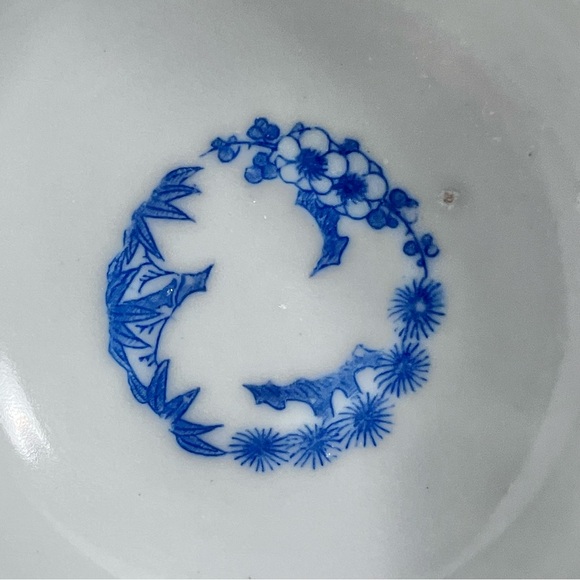 Vintage JAPANESE TEACUP / Blue IMARI TRANSFERWARE / Small Chip / 3 Inches Wide - Picture 5 of 10